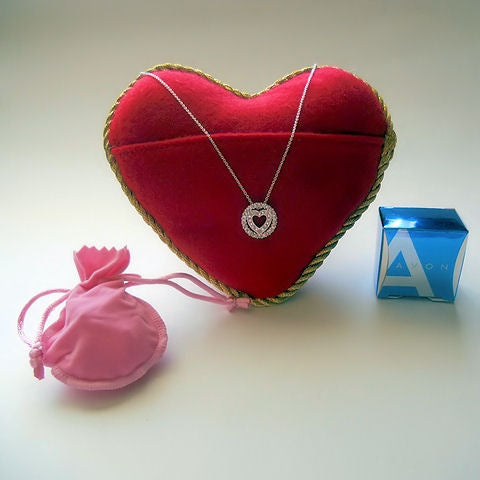 Avon Circle Heart Necklace Set