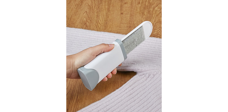 Self-Cleaning Lint Brush